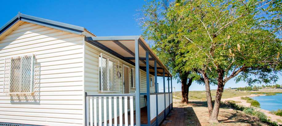 Pilbara Superior 2 Bedroom Waterfront Cabin - Sleeps 3 - Dog Friendly
