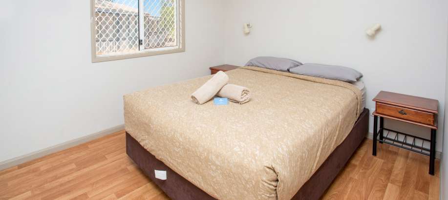 Pilbara Superior 2 Bedroom Waterfront Cabin - Sleeps 3 - Dog Friendly