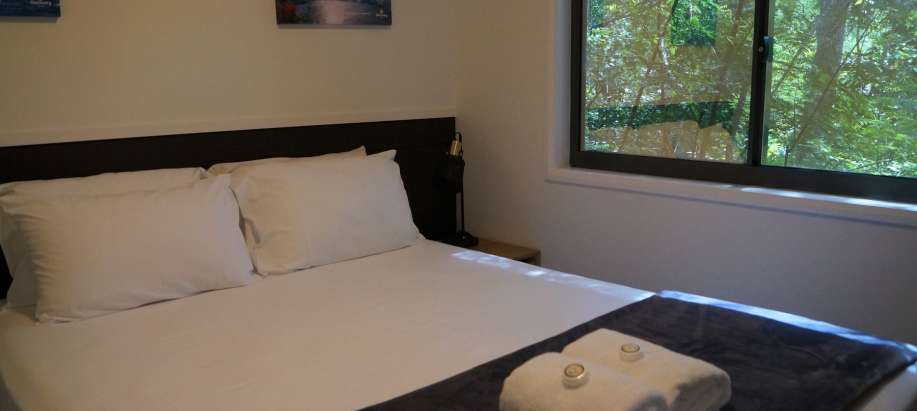 Whitsunday Coast Superior 2 Bedroom Cabin - Sleeps 4 - Pet Friendly