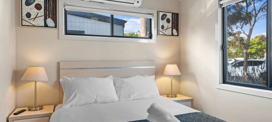 Melbourne Deluxe 2 Bedroom Cabin - Sleeps 6