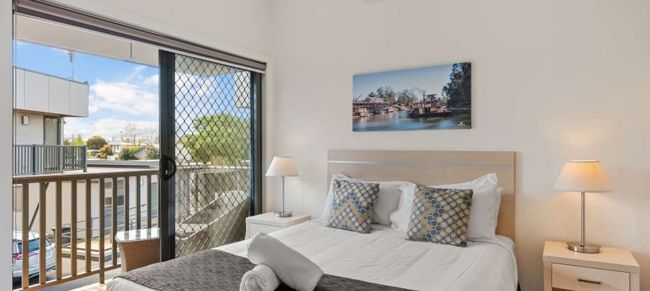 Melbourne Deluxe 3 Bedroom Apartment - Sleeps 6