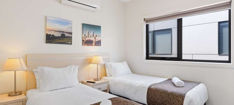 Melbourne Deluxe 3 Bedroom Apartment - Sleeps 8