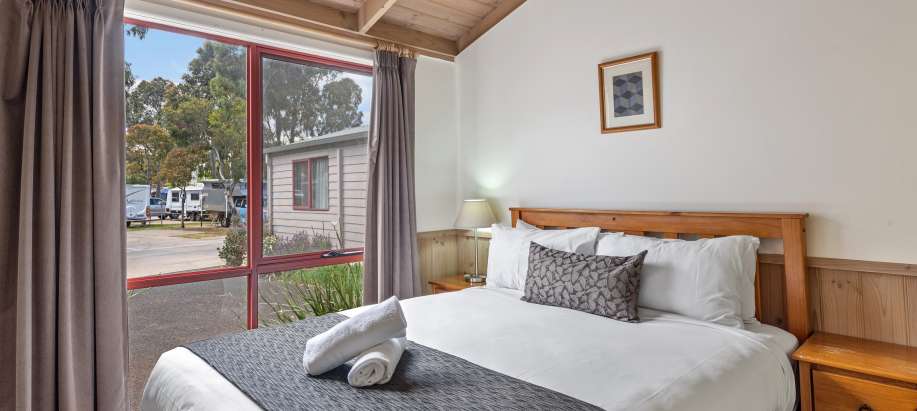 Melbourne Superior 2 Bedroom Cabin - Sleeps 4