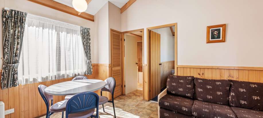 Snowy Mountains Superior 2 Bedroom Spa Cabin - Sleeps 5