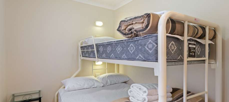 Tanunda Standard 2 Bedroom Cabin - Sleeps 6 - Pet Friendly
