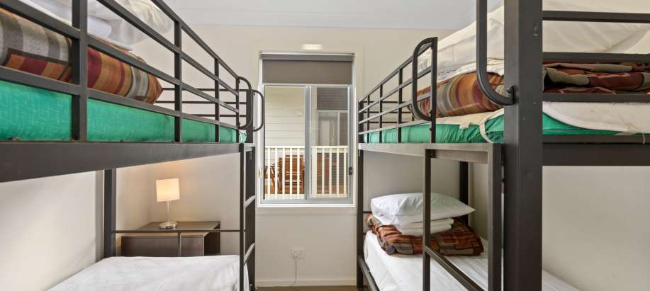 Adelaide Deluxe 2 Bedroom Cabin - Sleeps 6