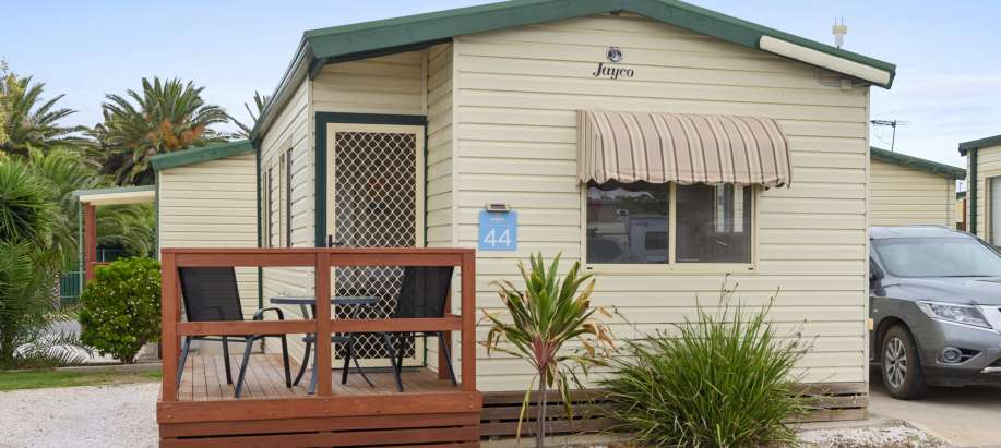 Adelaide Standard 1 Bedroom Cabin - Pet Friendly