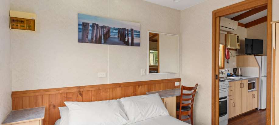 Adelaide Standard 2 Bedroom Cabin - Sleeps 6