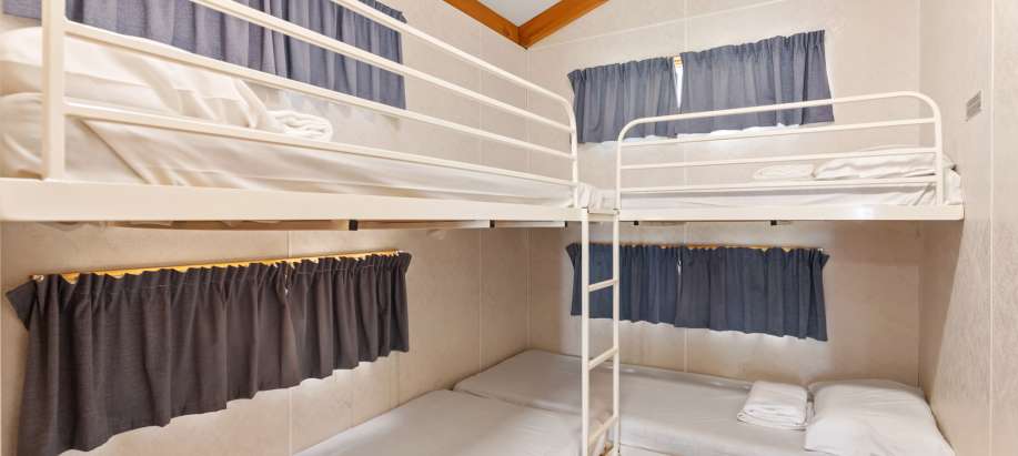 Murray Deluxe 2 Bedroom Waterfront Cabin - Sleeps 6