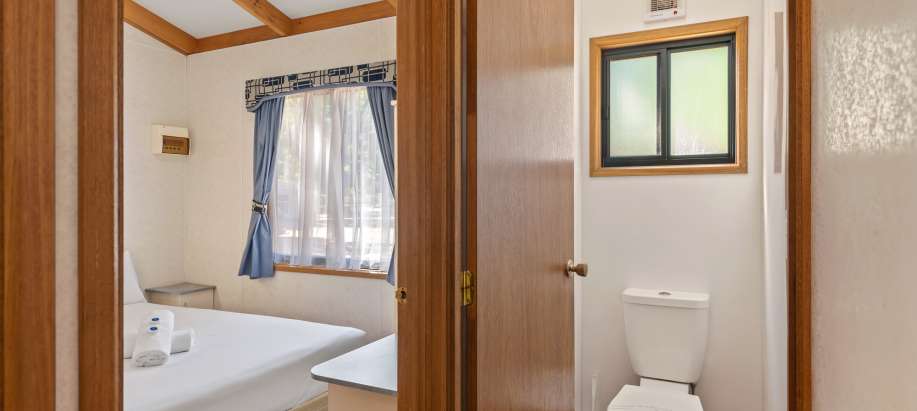Murray Deluxe 3 Bedroom Waterfront Cabin