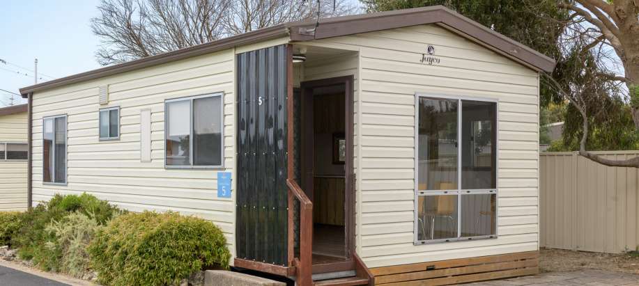 Limestone Coast Standard 2 Bedroom Cabin - Pet Friendly