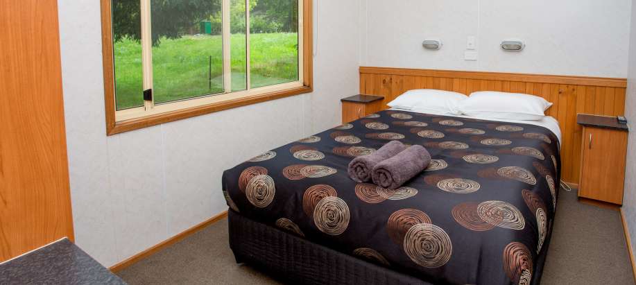 High Country Standard 2 Bedroom Spa Cabin - Sleeps 4