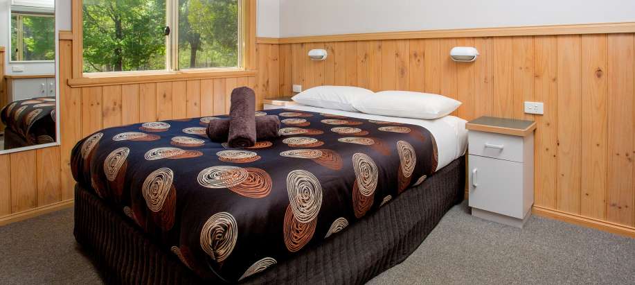 High Country Standard 2 Bedroom Spa Cabin - Sleeps 5