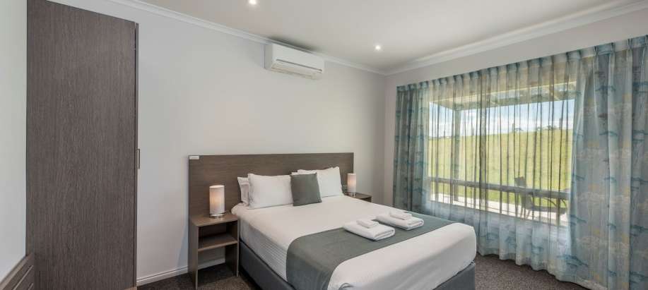 Adelaide Hills Standard 2 Bedroom Unit (2 Queens)