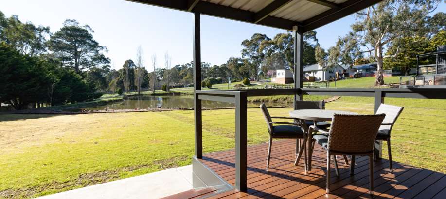 Adelaide Hills Superior Studio Lakeview Cabin (2 Queen)