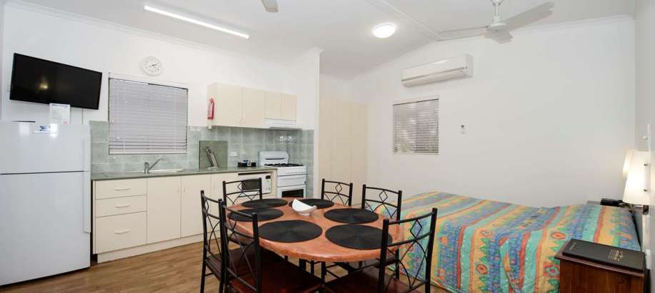 Alice Springs Standard 2 Bedroom Cabin - Pet Friendly