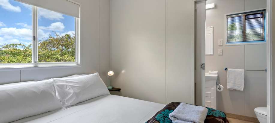 North Queensland Superior 1 Bedroom Cabin (Sleeps 4)