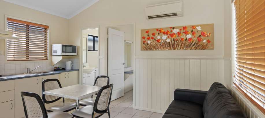 North Queensland Standard 2 Bedroom Cabin - Sleeps 4