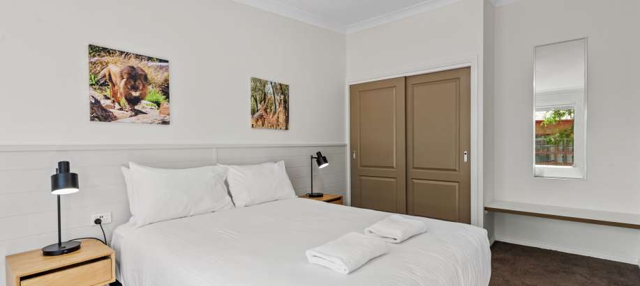 Orana Deluxe 2 Bedroom Access Cabin - Sleeps 5