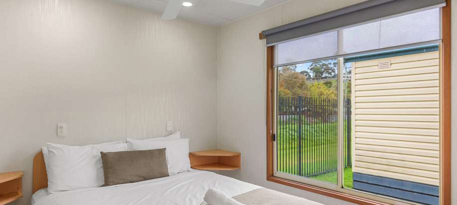 Geelong Superior 2 Bedroom Cabin - Sleeps 5