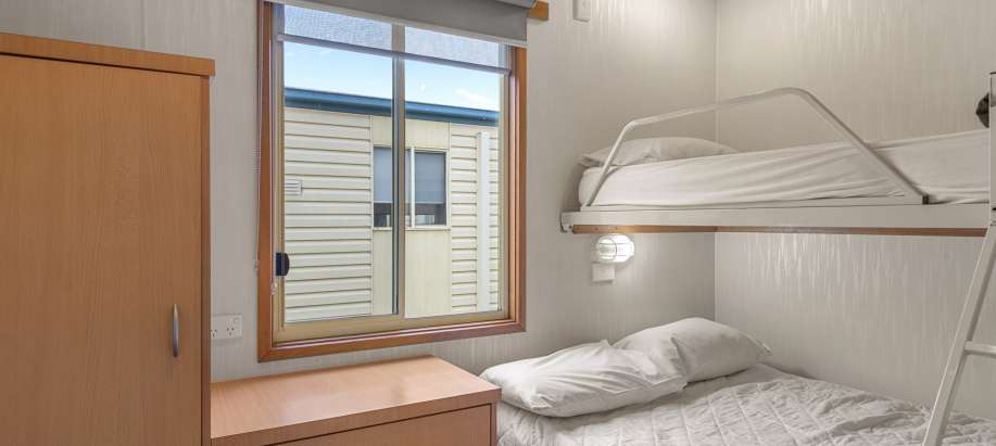 Geelong Superior 2 Bedroom Cabin - Sleeps 5