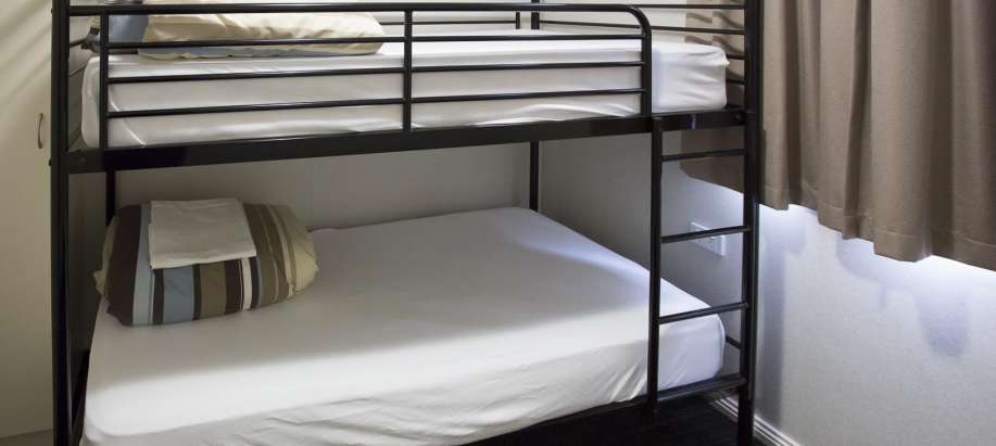 Victorian Alpine Standard 2 Bedroom Cabin - Sleeps 5 - Pet Friendly