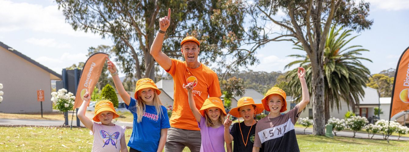 Fitzy at Discovery Parks posing with children playing cricket